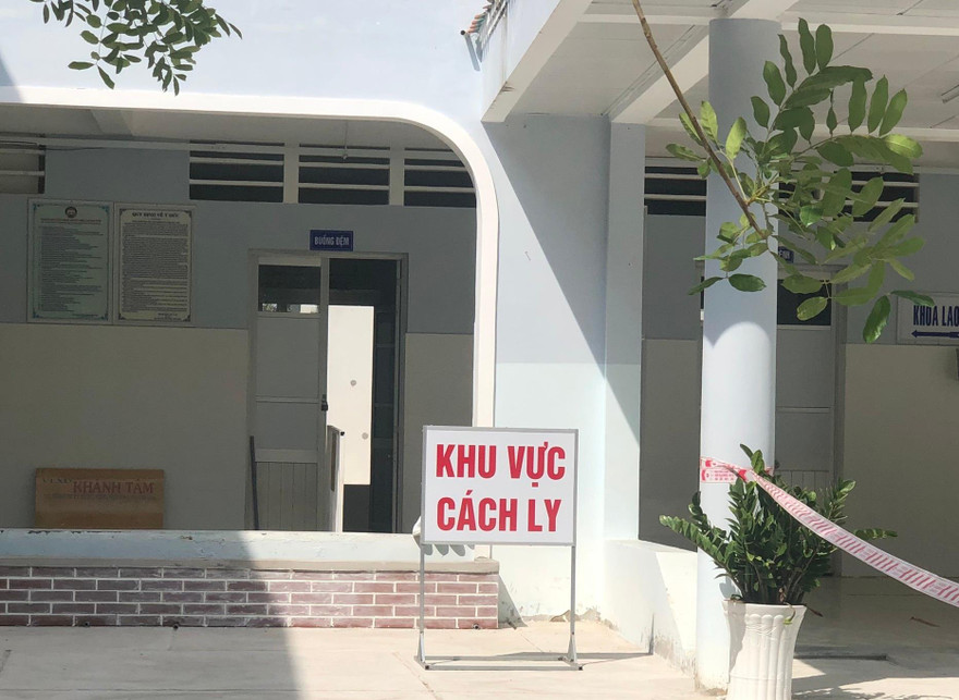 Hai người lái ô tô bỏ trốn khỏi khu cách ly ở Cà Mau