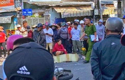 Vụ tai nạn làm bà Nguyễn Thị Xuân tử vong tại chỗ. Ảnh: P.L. 