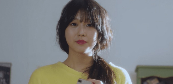 Go Soo Jung sinh năm 1995, là nữ diễn viên trẻ đang lên tại Hàn Quốc.