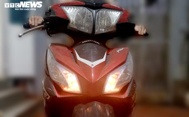 Khi đèn nhận diện được bật. (Ảnh: Mạnh Đoàn) 