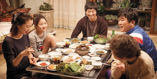 Những cuộc hội họp gia đình đầu năm vô tình trở thành "nỗi ác mộng" với người trẻ khi người lớn thường xuyên hỏi những câu riêng tư. 