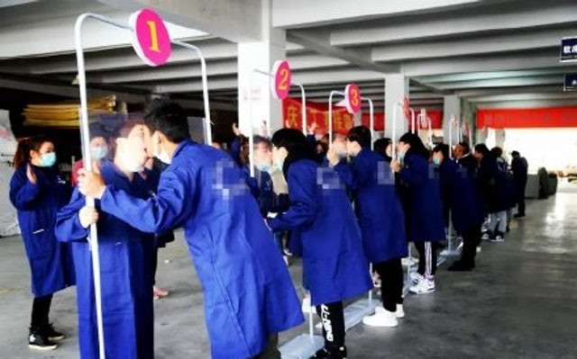 Dân mạng phẫn nộ công ty cho thi hôn để ăn mừng được quay lại làm sau cách ly