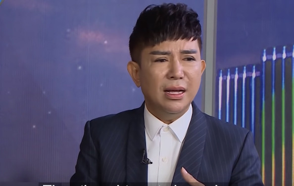 Ca sĩ Long Nhật trong chương trình Ký Ức Tươi Đẹp