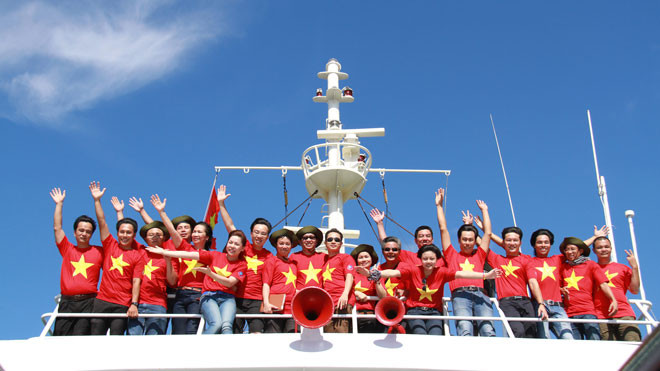 Nhóm bạn trẻ trong “Hành trình tuổi trẻ vì biển đảo quê hương” thăm Trường Sa năm 2013.