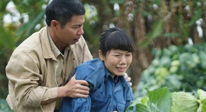 Nghệ sĩ Công Lý trong phim Bão qua làng. 