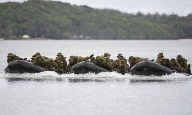 Binh lĩnh Mỹ, Nhật trong một cuộc tập trận đổ bộ.