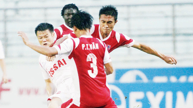 Văn Quyến được xem là “thần tài” mang về chiếc Cúp QG cho V.Ninh Bình ở mùa giải trước sau khi đội bóng Cố đô Hoa Lư thi đấu không thật sự thành công tại V-League. ảnh: VSI