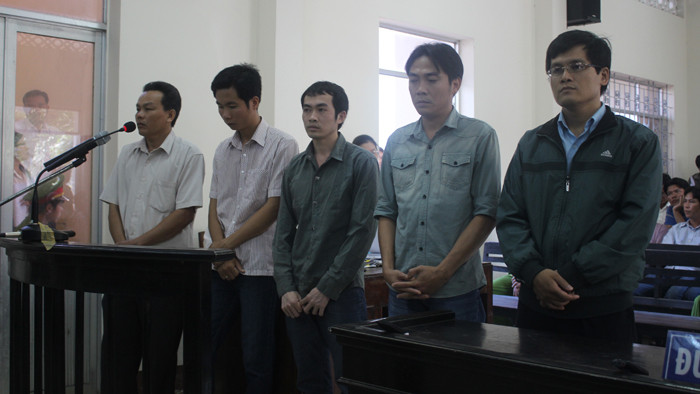 Các bị cáo được nói lời cuối cùng. Ảnh: Văn Tài