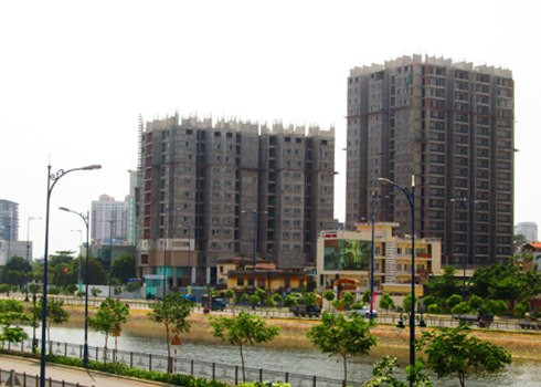  Nhiều doanh nghiệp địa ốc đang xúc tiến kế hoạch tăng vốn để chuẩn bị tài lực đón sóng làn sóng mới của thị trường bất động sản năm 2015. Ảnh: Vũ Lê (VnExpress).