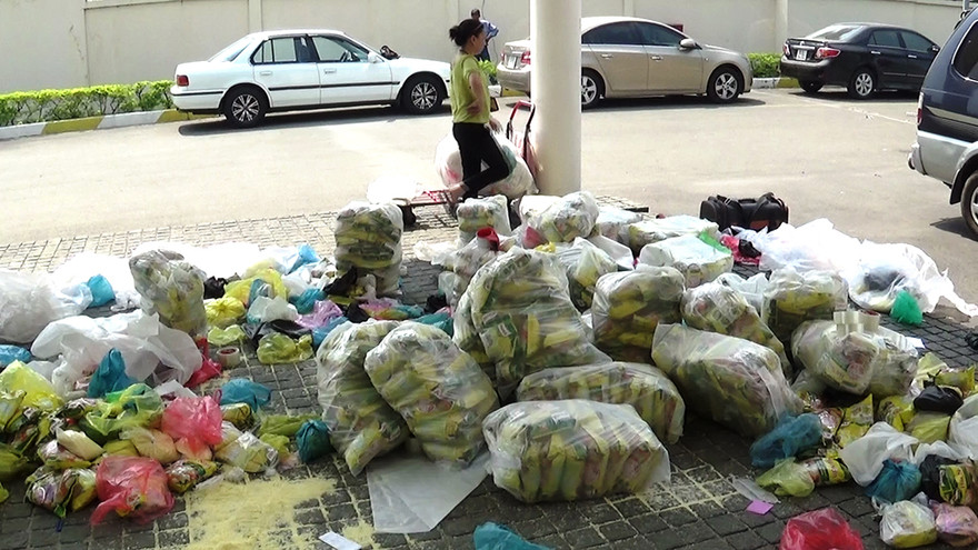 Số hạt nêm Knorr giả mà các công nhân đem trả lại 