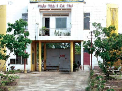 Nổ súng trấn áp hàng trăm phạm nhân gây rối 