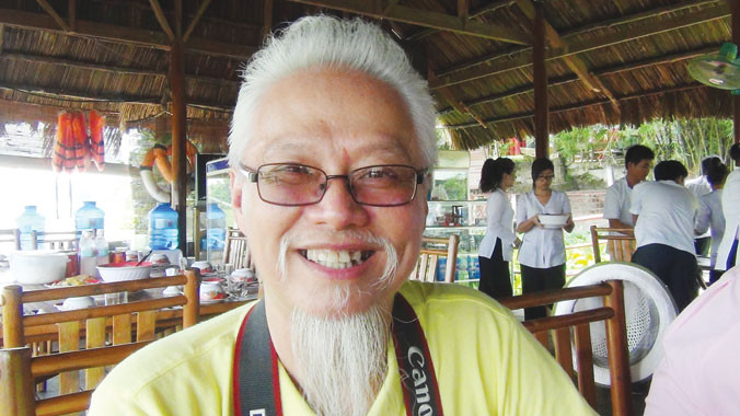 Ông Đức "đầu bạc" trong chuyến tham quan địa đạo Củ Chi, một ngày trước khi lên tàu đi thăm quần đảo Trường Sa. Ảnh: ETC Nguyễn Trường