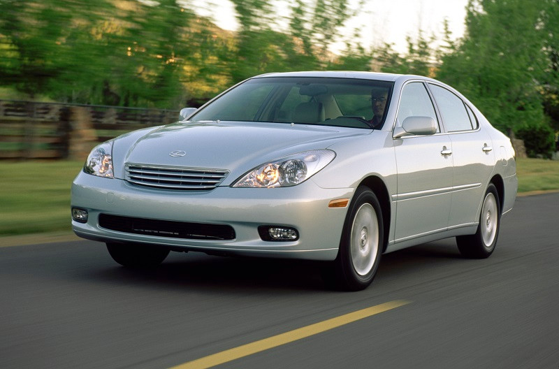 Lexus ES300 phiên bản năm 2002 được cho bị lỗi hàng ghế trước.