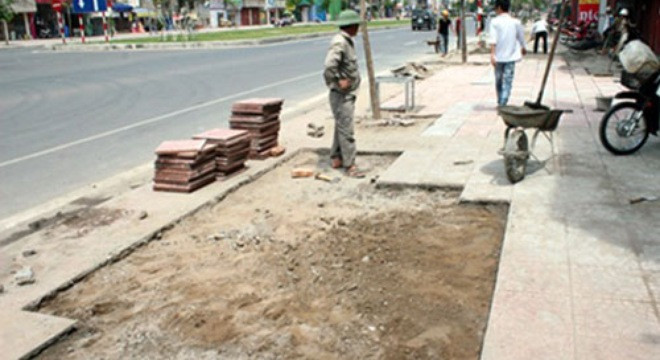 “Cấm cửa” 2 năm với nhà thầu thi công vỉa hè kém chất lượng