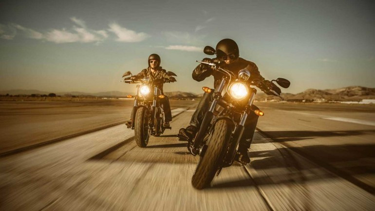 Đi xe máy trong thời gian dài dưới trời nắng nóng sẽ khiến cả xe lẫn người rất khó chịu