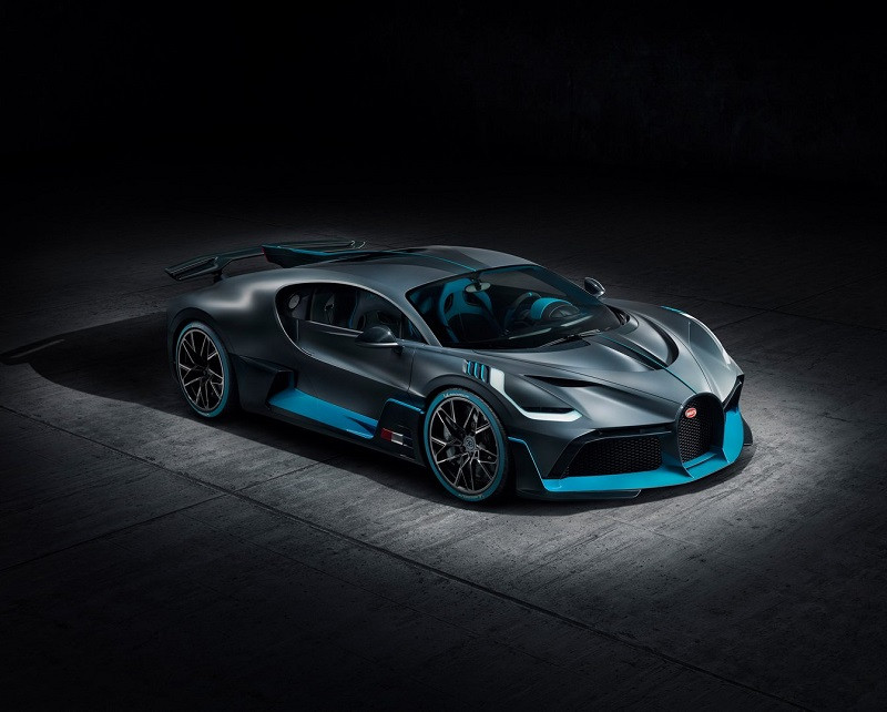 Siêu xe Bugatti Divo vừa ra mắt.