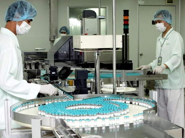 Sản xuất vắc xin phòng bệnh tại Công ty Vabiotech. Ảnh: TTXVN