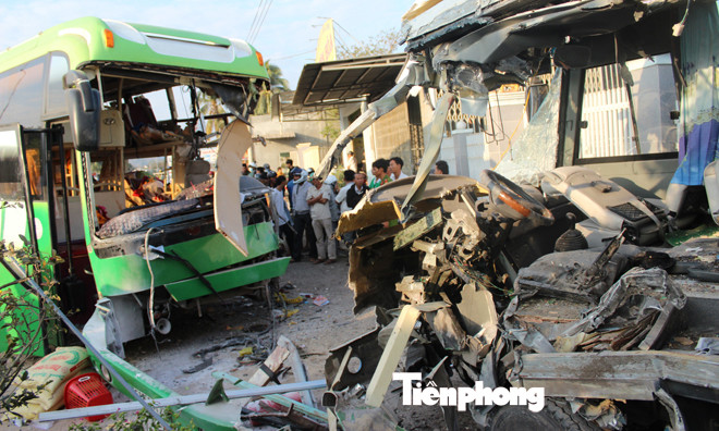 Tai nạn giao thông nghiêm trọng, 20 người thương vong