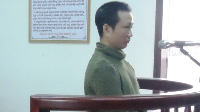 Lê Văn Lực trước vành móng ngựa. 