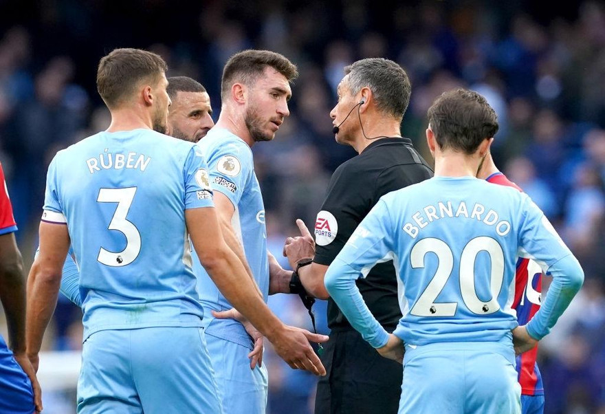 Siêu sao mắc lỗi, Man City chịu cú sốc khó tin trước Crystal Palace