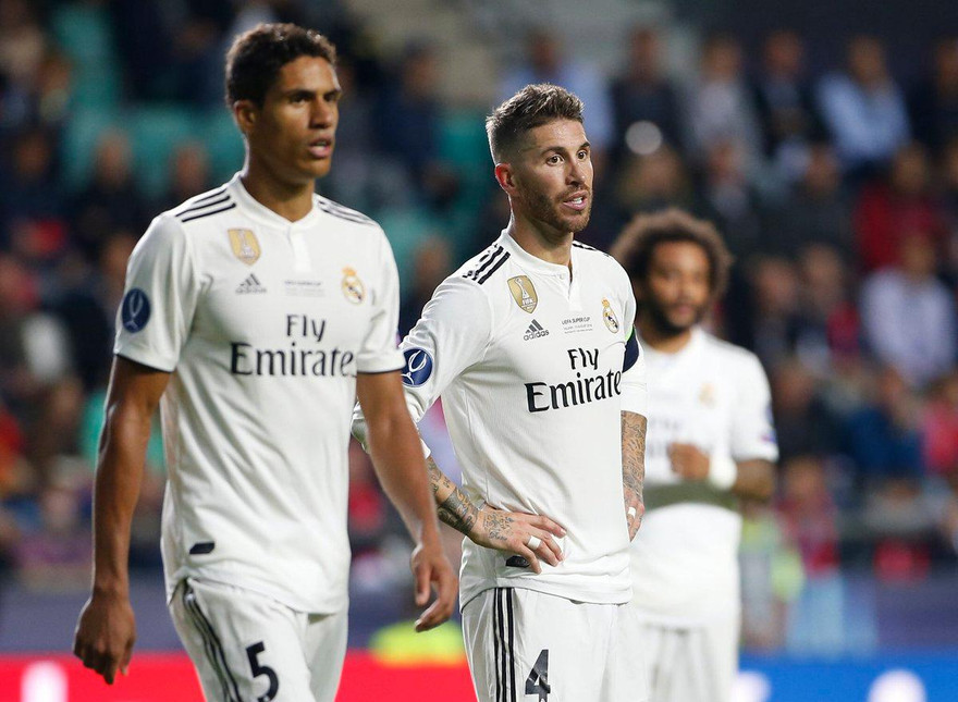 Cả Ramos lẫn Varane đều dính COVID-19