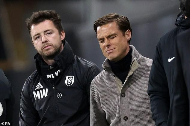 HLV Parker thất vọng với đội nhà.