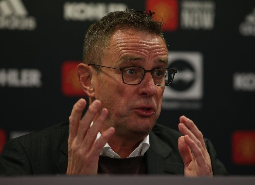 Rangnick họp báo ra mắt, thẳng thừng chê hàng thủ MU kém cỏi