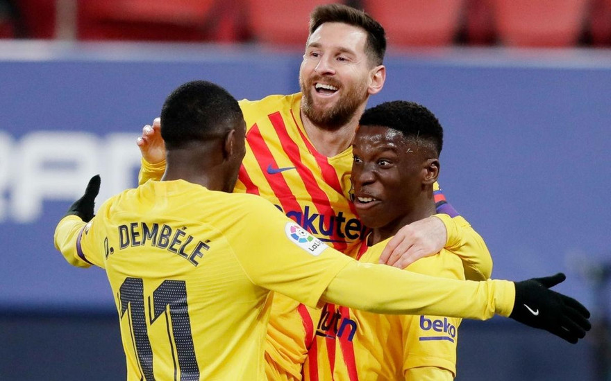 Messi vui vẻ chấp nhận giảm nửa lương để ở lại Barca