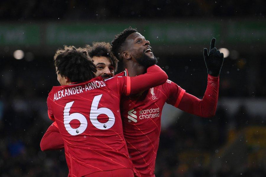 Divock Origi ghi bàn phút chót, Liverpool vượt mặt Chelsea