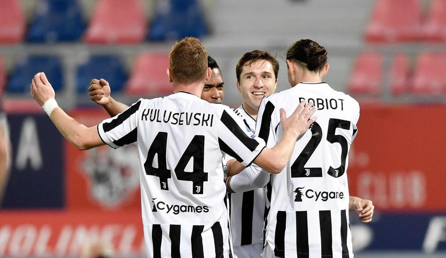 Vì sao HLV Pirlo loại Ronaldo trong trận Juventus giành vé dự Champions League?