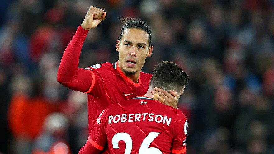Van Dijk ăn mừng bàn thắng vào lưới CLB cũ.