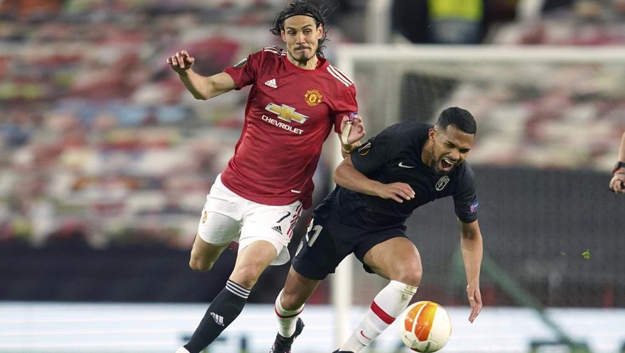 Cavani là người ghi bàn mở tỷ số trước Granada