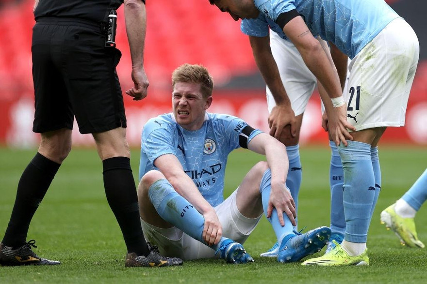 De Bruyne chấn thương, Man City vỡ mộng ăn 4 trước Chelsea