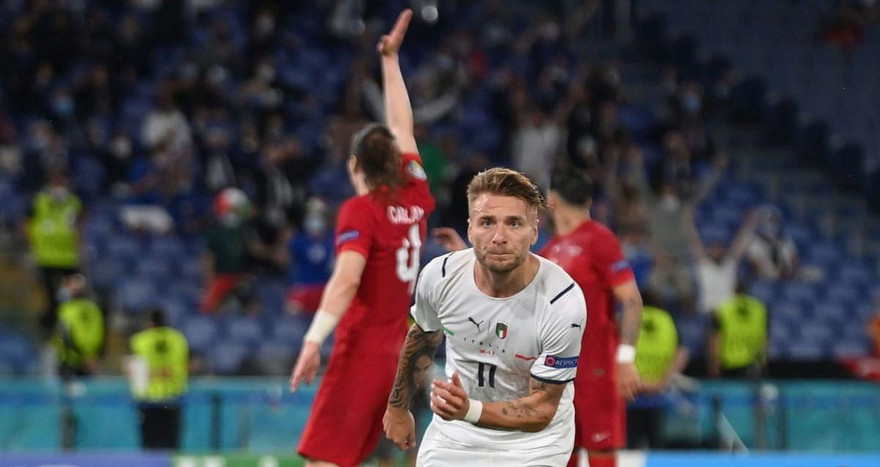 Immobile ăn mừng sau khi ghi bàn nâng tỷ số lên 2-0