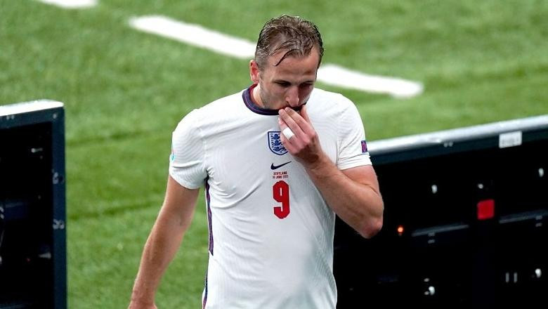 Harry Kane kém cỏi chưa từng thấy, cúi gầm mặt khi bị thay ra sớm