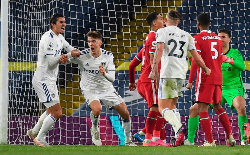 Leeds ăn mừng bàn gỡ hòa ở phút 87 trước Liverpool