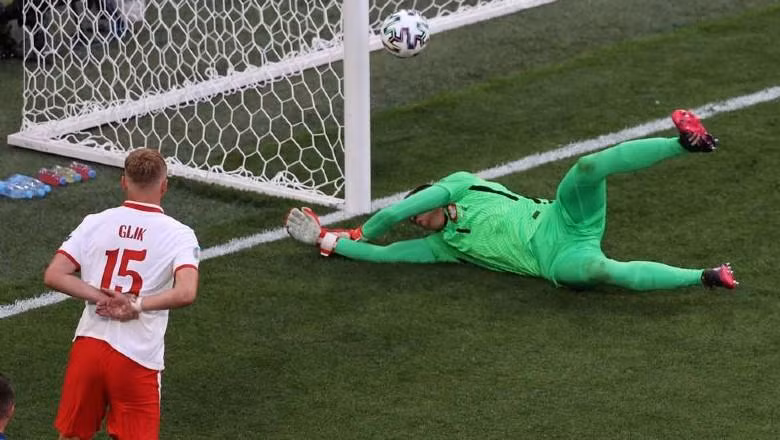 Thủ môn Szczesny lập kỷ lục buồn ở EURO, Ba Lan thua đau Slovakia