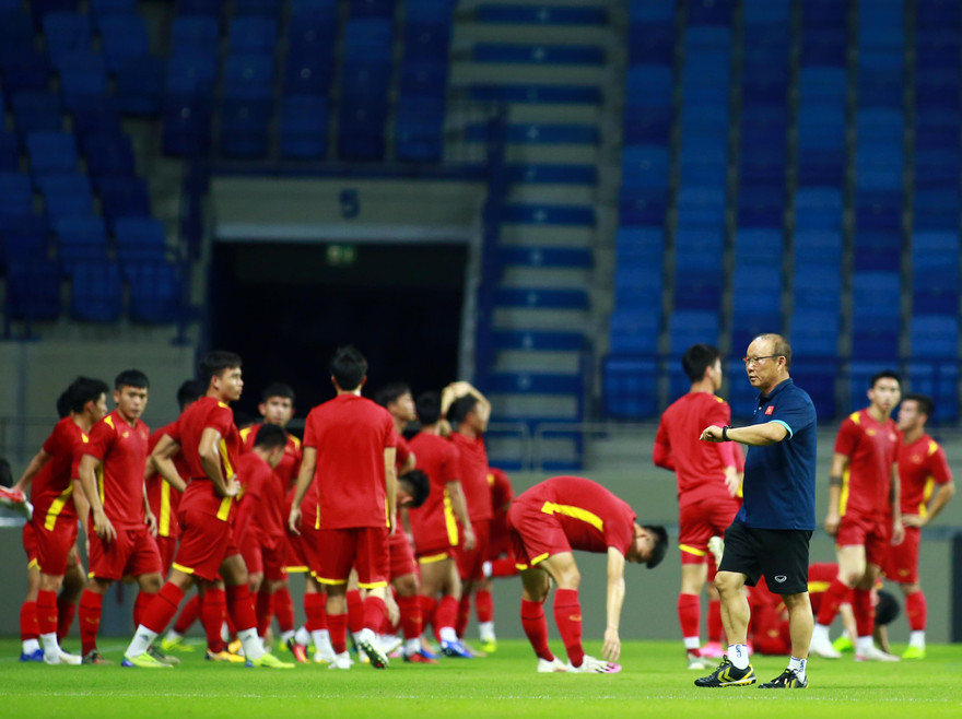 Đội tuyển Việt Nam loại 6 cầu thủ (ảnh Hữu Phạm, từ UAE)