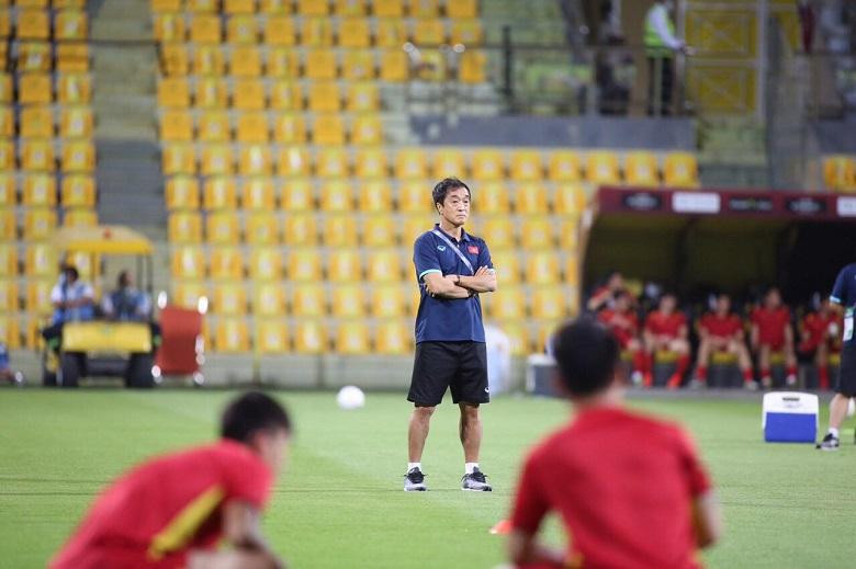 HLV Lee Young-jin. Ảnh: Hữu Phạm