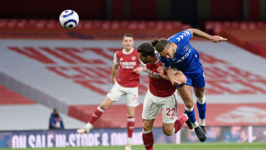 Trắng tay trên sân nhà, Arsenal càng xa rời giấc mộng châu Âu