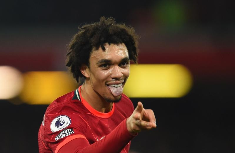 Hạ Newcastle, Liverpool chinh phục cột mốc đỉnh cao