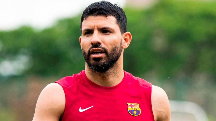 Sergio Aguero chưa thể ra mắt Barca