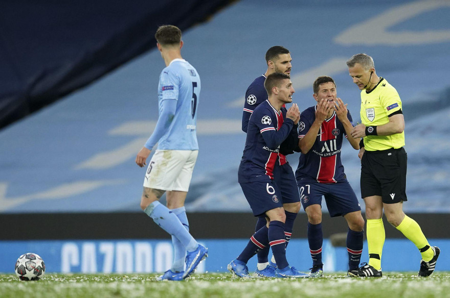 Sao PSG tố bị trọng tài xúc phạm trong trận đấu với Man City