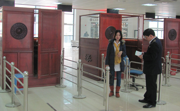 Giám sát chặt chẽ dịch Cúm A tại cửa khẩu Hữu Nghị .Ảnh: Duy Chiến