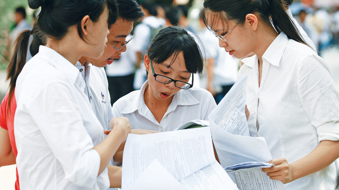 Thí sinh đạt điểm 6,0 trong kỳ thi tốt nghiệp PTTH sẽ vào ĐH. Ảnh: hồng vĩnh