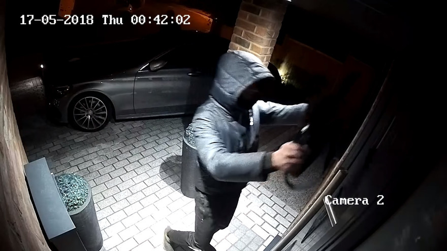 Chiếc Mercedes đã bị trộm chỉ sau 20 giây theo cách đặc biệt 