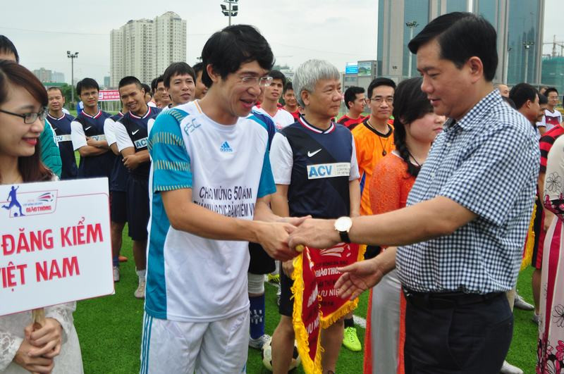 Sôi động Giải bóng đá Báo Giao thông mở rộng 2014