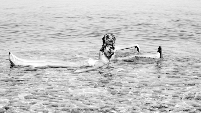 Du khách tại Biển Chết. Ảnh: Hà Anh