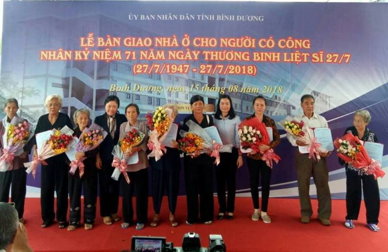 Trao tặng 27 căn nhà cho gia đình người có công với cách mạng