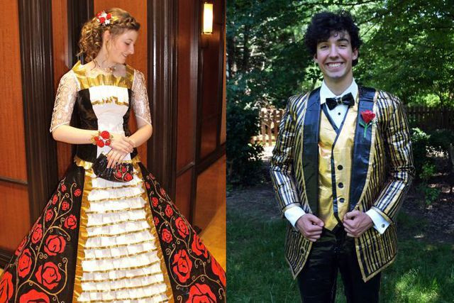 Hai học sinh giành học bổng năm 2018 (Ảnh: Duckbrand.com) 